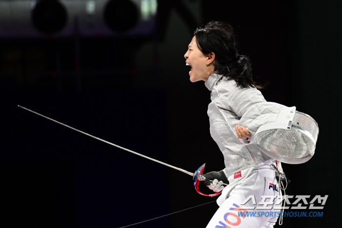 Korean women's sabre loses to Ukraine in surprise silver medal'