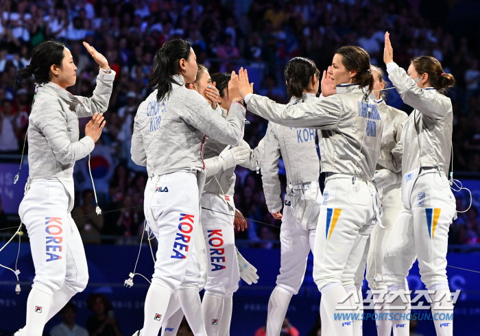 'Surprise Silver Medal' The female sabre who wrote a new history'As Park Sang-won said, 'I'm going to be a child, I'm going around.''