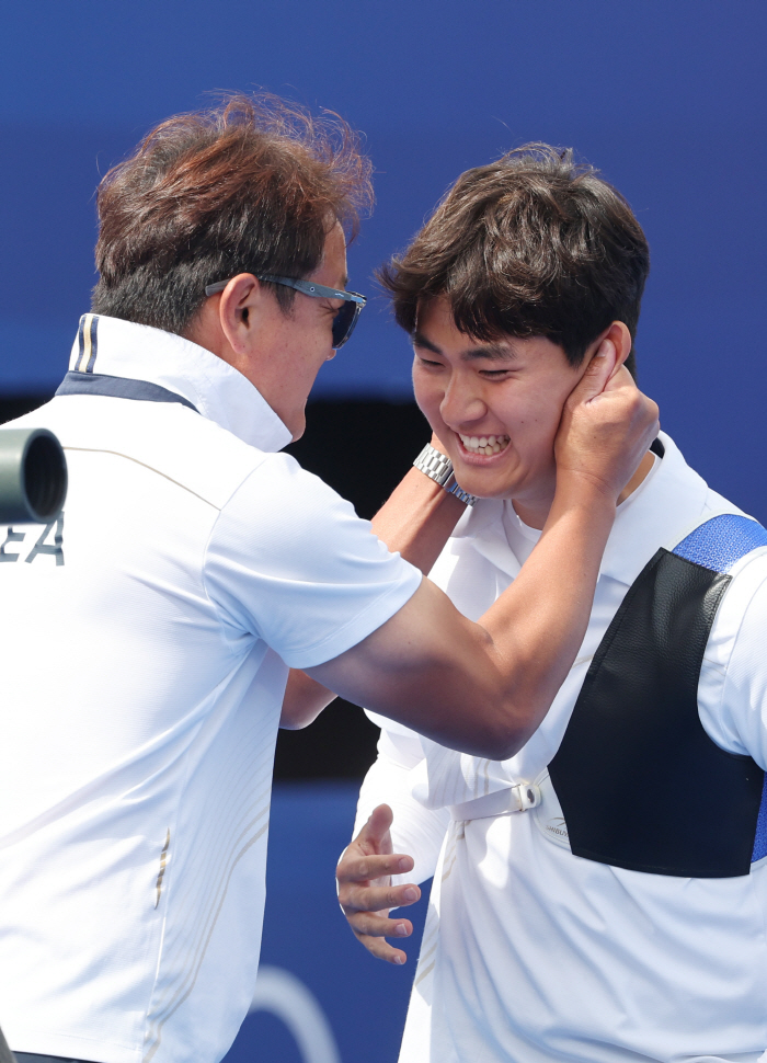 'This is the peckiness' Kim Je-deok, the last thrill of 10 points...男All three members of the Taeguk Palace will advance to the quarterfinals 