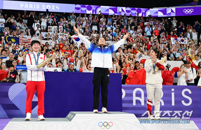 'A suggestion of retirement after winning a gold medal?' Why did Ahn Se-young say 'bombshells'? Badminton world 'It exploded in the end'