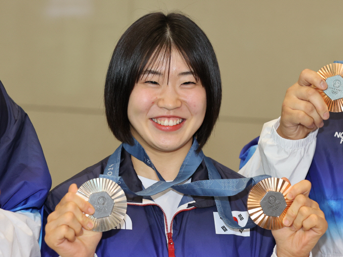 Heo Mi-mi dedicates her Olympic medal to her grandfather's grave