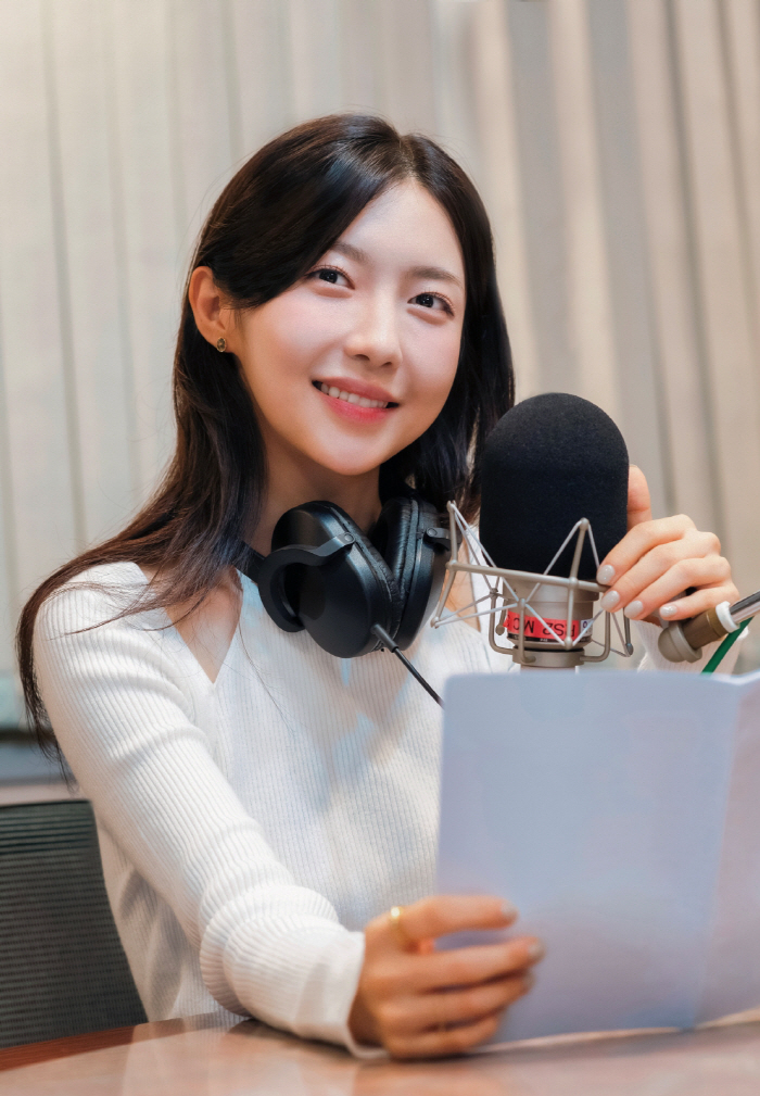 ''Joo Hyun-young at 12 o'clock' Joo Hyun-young''Joo Hyun-young'I want to be a radio host for at least five years, so I will form a strong bond with listeners'