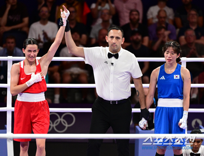 'Korea's first women's boxing medalist' Lim Ae-ji loses in the 54kg quarterfinals'Finishing with a valuable bronze medal'