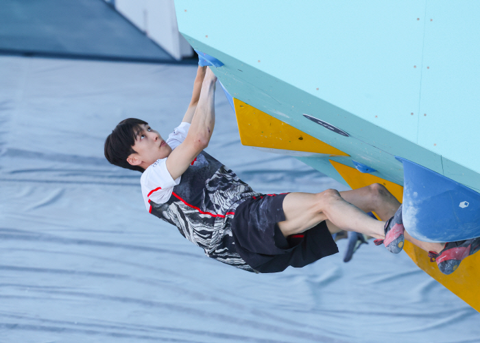 'Sport Climbing Rising Star'Lee Do-hyun, Boulder Semifinals 34.0 points → 10th place '7th Lead Semifinals'