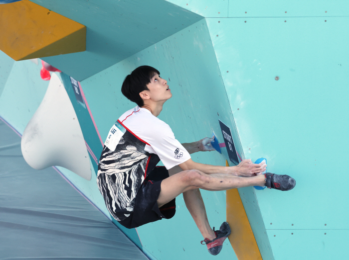 'Sport Climbing Rising Star'Lee Do-hyun, Boulder Semifinals 34.0 points → 10th place '7th Lead Semifinals'