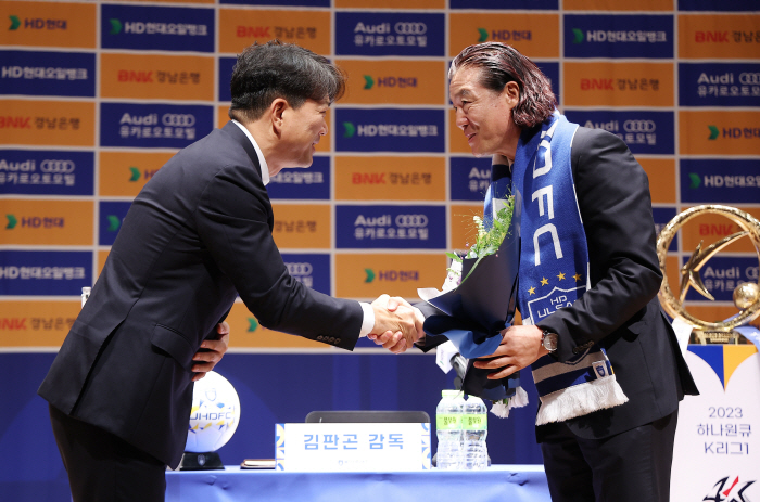 'Helping Hong Myung-bo'New Ulsan coach Kim Pan-gon''This season's goal is 'double', breaking the seal → one-minute hunger' (Full Story)