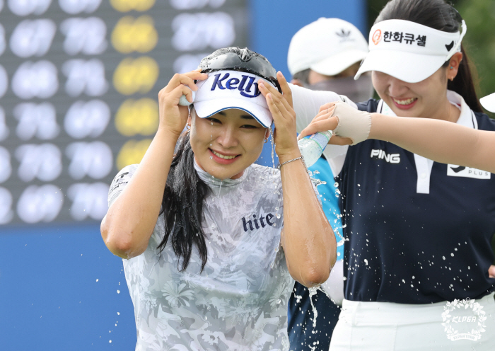 Yoon In-na won three games and four games, it would have been impossible without 'they'