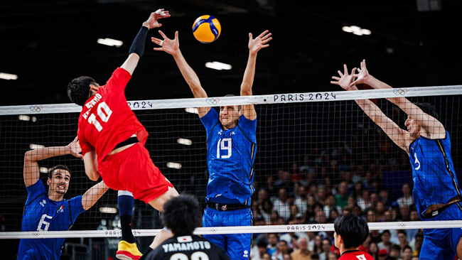 Japan's men's volleyball team shed tears at the failure of Olympic medals in 52 years