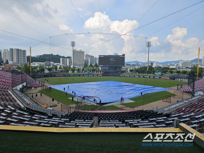 'Large tarpaulin in the dry sky? Why? Can the Gwangju KT-KIA match be held normally? 