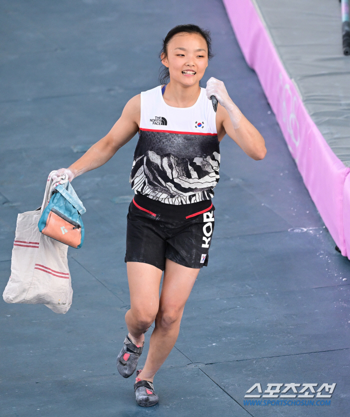 'Lead World's No. 3 Confidence'Seo Chae-hyun, who finished bouldering at No. 13, can rise upside down from the lead'