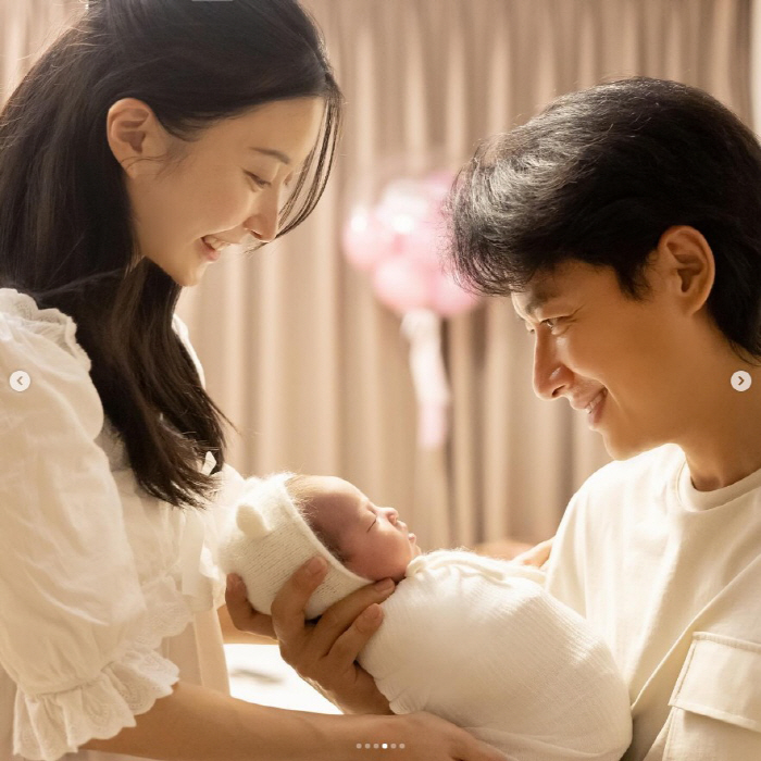 Lee Ji-hoon ♥ Daughter ♥ Aya-ne, the emotion of the first family photo 'A new life in which you two meet and form three.'