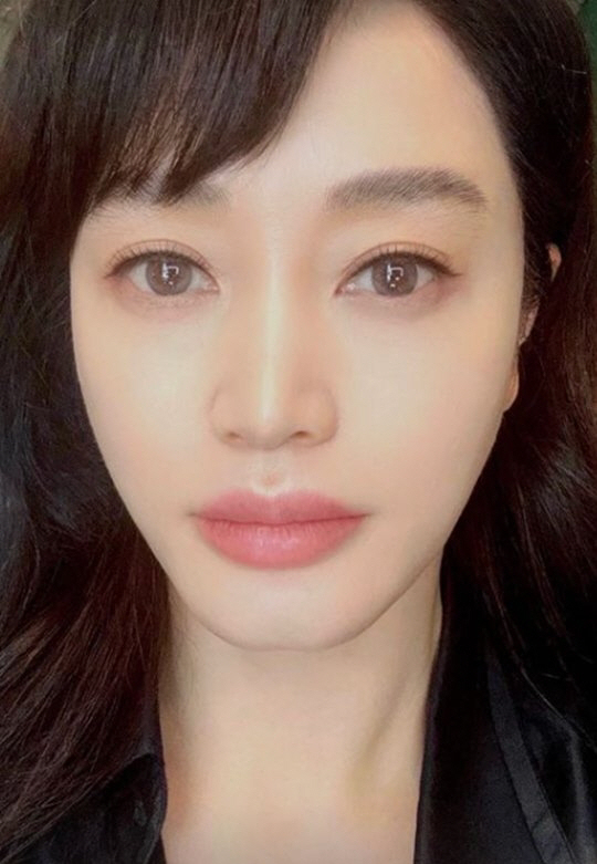  ''Very close' shot' Kim Hye-soo revealed her perfect visual