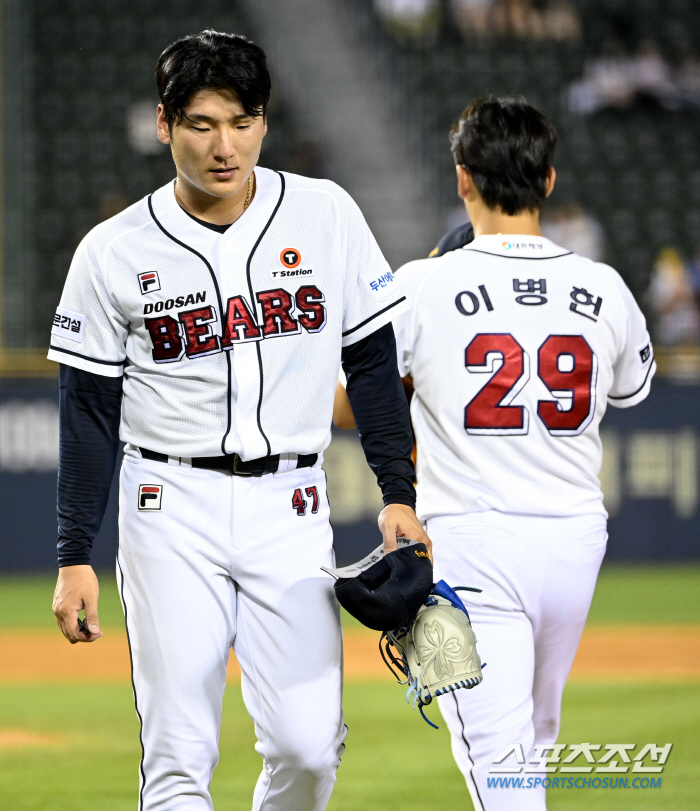 the humiliation of a 10-win ace. 7-3 and 4-point difference. One out in the 5th inning... Lee Seung-yeop had no choice but to throw 104 pitches