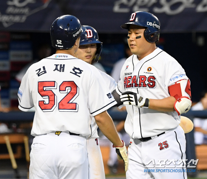 '4th consecutive LG's 3rd place drop' Yang Eui-ji's come-from-behind three-run shot  Ballazovic to grab the 1st and 2nd places, and Doosan won from behind again. 2nd place Samsung and 2G chase 