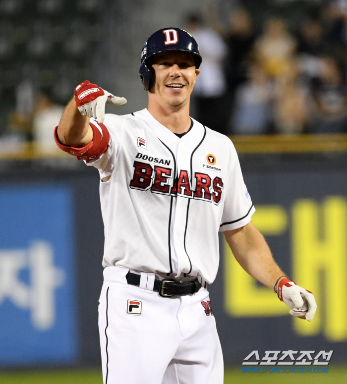 '4th consecutive LG's 3rd place drop' Yang Eui-ji's come-from-behind three-run shot  Ballazovic to grab the 1st and 2nd places, and Doosan won from behind again. 2nd place Samsung and 2G chase 