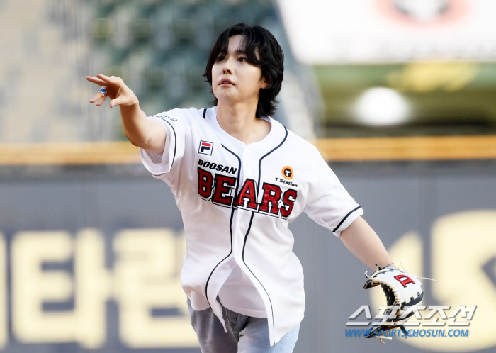 '4th consecutive LG's 3rd place drop' Yang Eui-ji's come-from-behind three-run shot  Ballazovic to grab the 1st and 2nd places, and Doosan won from behind again. 2nd place Samsung and 2G chase 