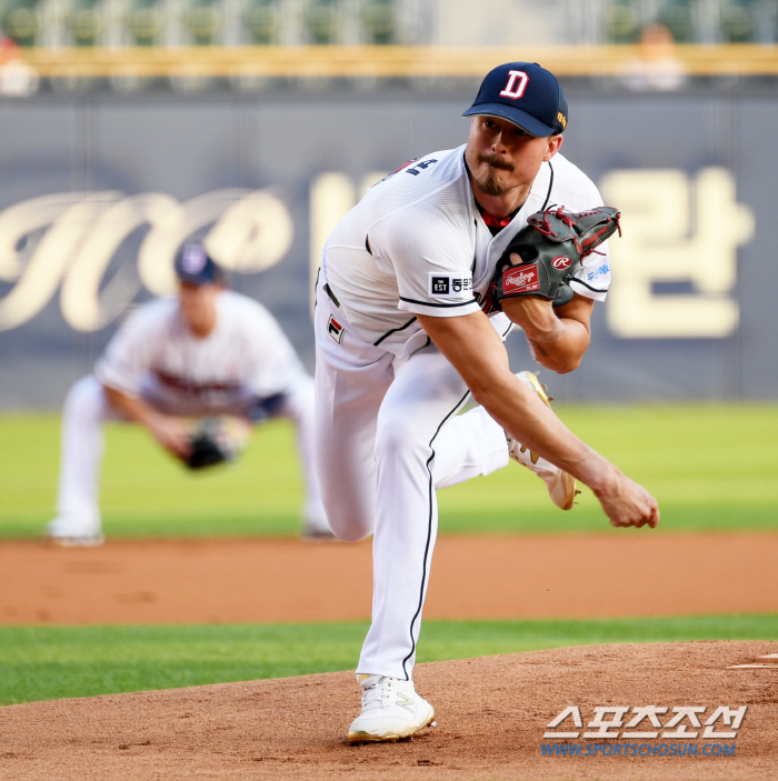 '4th consecutive LG's 3rd place drop' Yang Eui-ji's come-from-behind three-run shot  Ballazovic to grab the 1st and 2nd places, and Doosan won from behind again. 2nd place Samsung and 2G chase 