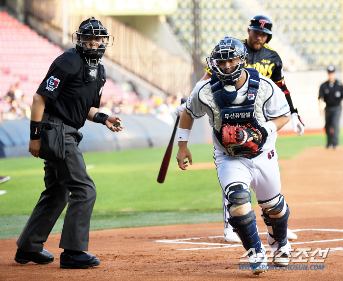 '4th consecutive LG's 3rd place drop' Yang Eui-ji's come-from-behind three-run shot  Ballazovic to grab the 1st and 2nd places, and Doosan won from behind again. 2nd place Samsung and 2G chase 