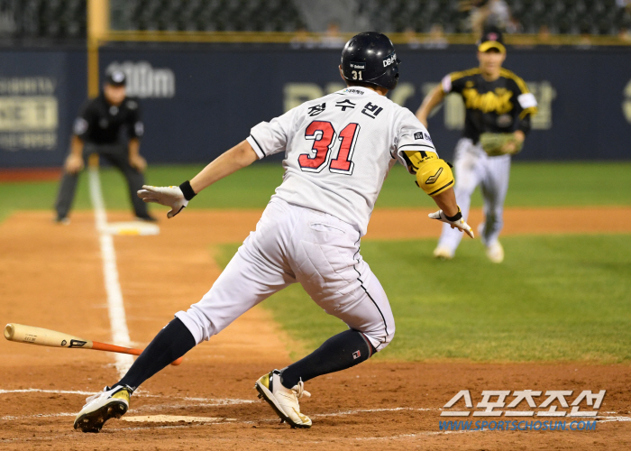 '4th consecutive LG's 3rd place drop' Yang Eui-ji's come-from-behind three-run shot  Ballazovic to grab the 1st and 2nd places, and Doosan won from behind again. 2nd place Samsung and 2G chase 