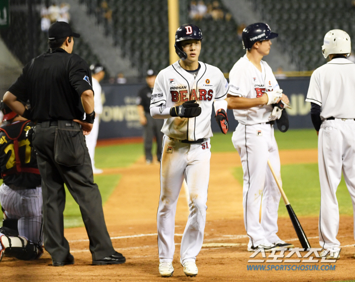 '4th consecutive LG's 3rd place drop' Yang Eui-ji's come-from-behind three-run shot  Ballazovic to grab the 1st and 2nd places, and Doosan won from behind again. 2nd place Samsung and 2G chase 