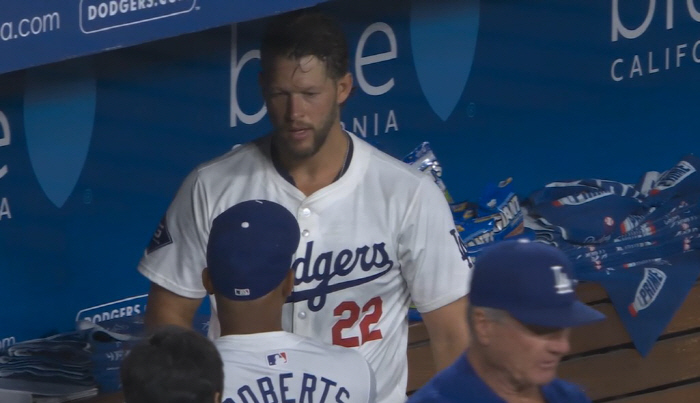 Kershaw replaced him for giving him a point in the fifth inning, and Roberts explained it hard...Ohtani's 4-for-4 hitless silence LAD 2-6 PHI