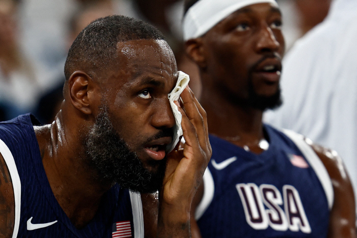 LeBron James facial injury, four stitches. Serbia's semifinal match is possible