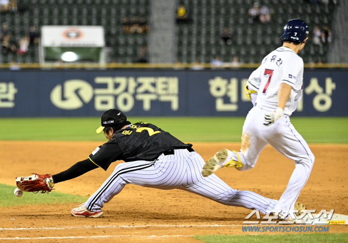 Misjudgment of 'Did you get hot in Ulsan?' Misjudgment → Defensive without screws → Checker. Up to five-out saves to rookies. a one-point gap  that he couldn't overcome in the end