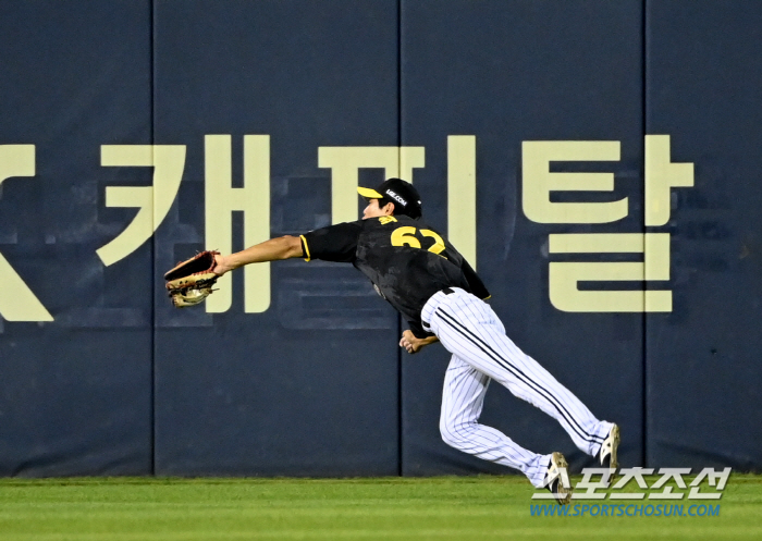 Misjudgment of 'Did you get hot in Ulsan?' Misjudgment → Defensive without screws → Checker. Up to five-out saves to rookies. a one-point gap  that he couldn't overcome in the end