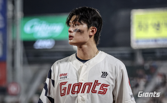 The start of August's counterattack? Lotte's 4th consecutive victory! 55 minutes Rainfall stoppage → 4 home runs  28 hits exchanged → Nakdonggang River Derby in chaos even with head shots 