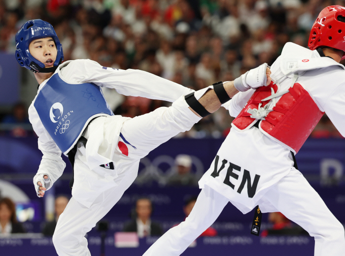 Tae Kwon Supernova'Park Tae-joon's 58kg 男 class overwhelming kick,'First win'Go to the quarterfinals! 