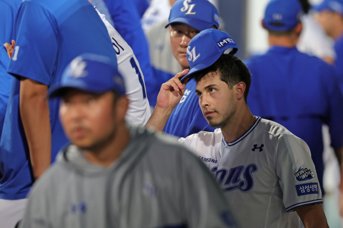 The pitcher was also embarrassed...I can hear new foreigners save themselves and break down teamwork