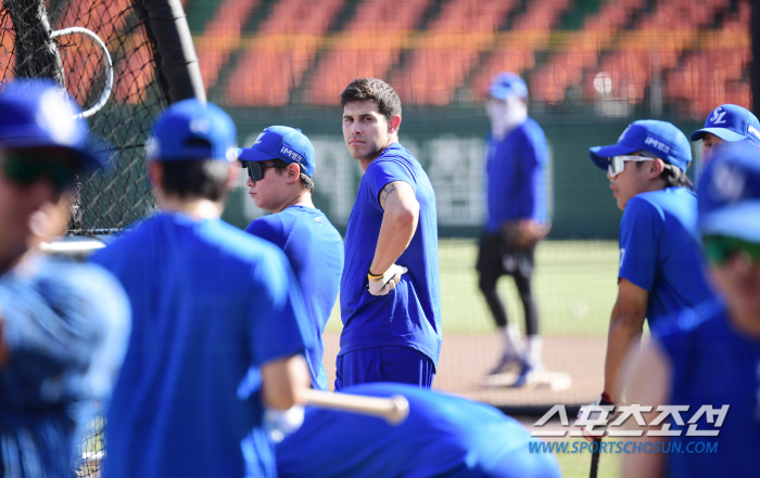 The pitcher was also embarrassed...I can hear new foreigners save themselves and break down teamwork