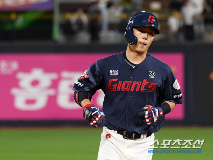 We hit 3 home runs. No game? 'Water bomb' Sajik → Install ultra-light water tarpaulin to stop the NC-Lotte match 