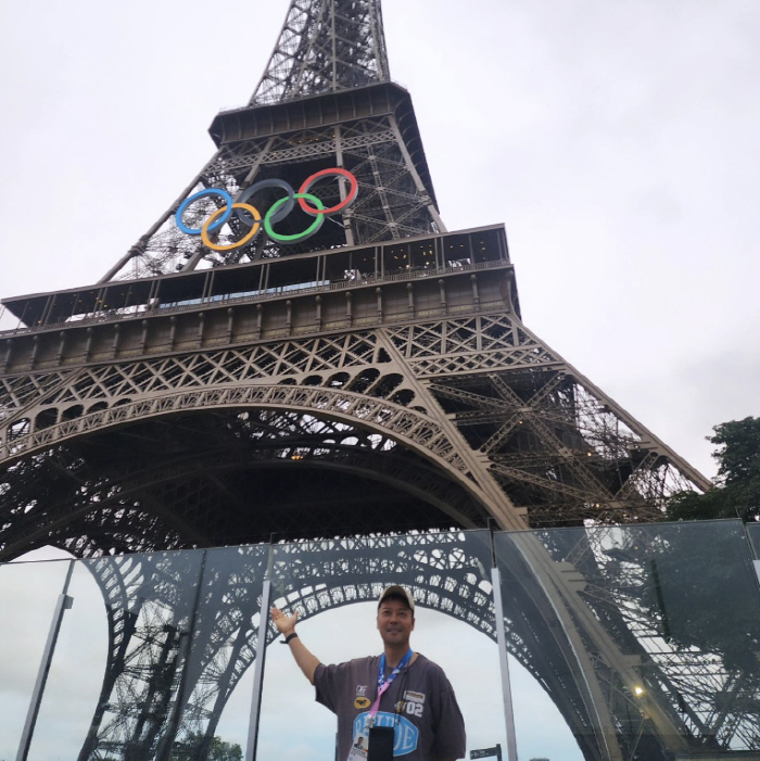 'Weightlifting Broadcast' Jeon Hyun-moo'Copying Shin Yu-bin'A proof shot of arrival in Paris