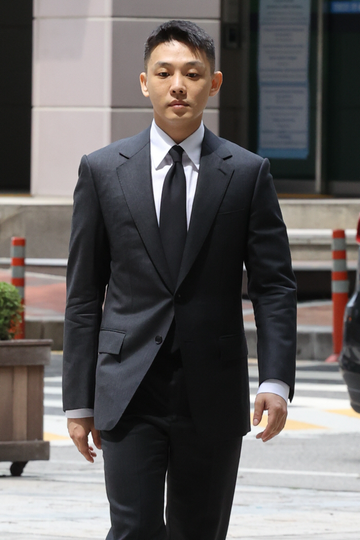 Yoo Ah-in, today (7th) father's sad news..Protecting the mortuary in sorrow