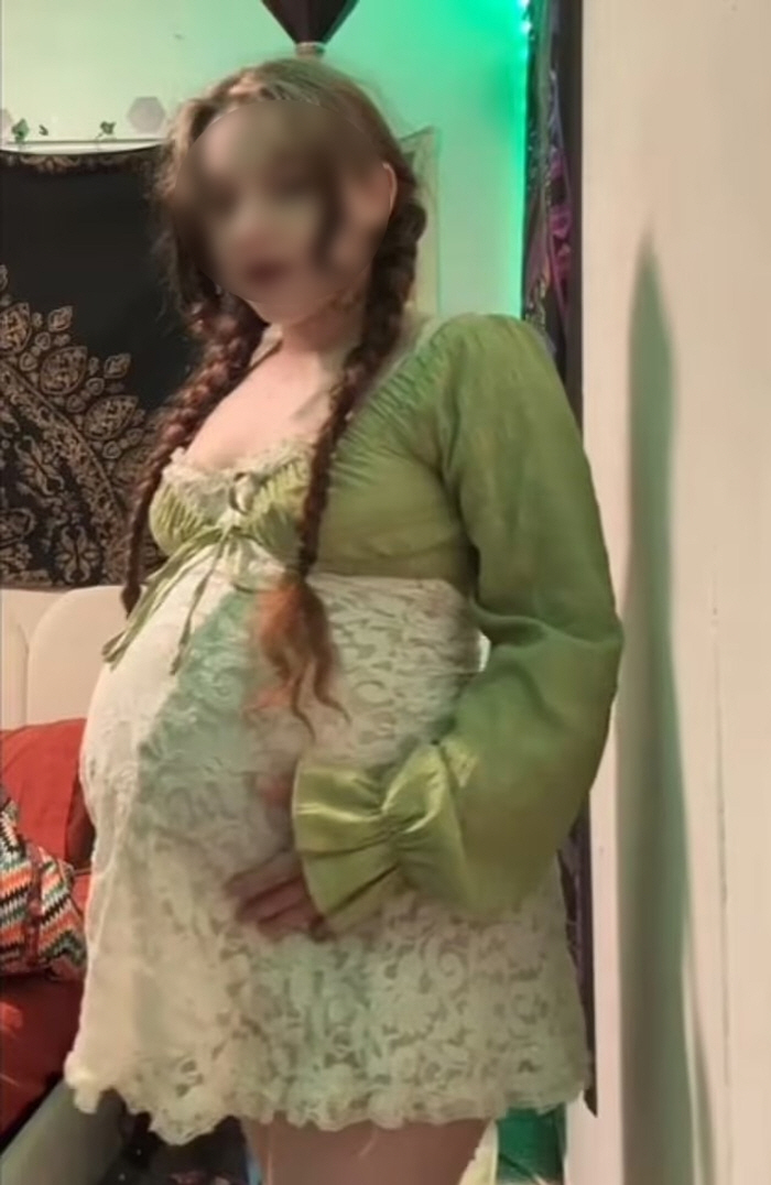 A 15-year-old girl thought she was full because she couldn't digest, and it turned out that she was pregnant