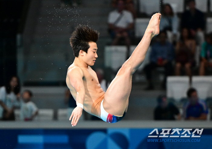 'Failed in the medal, but still did a good job' Uh Ha-ram finished 11th in the third Olympics...China sweeps gold and silver. 