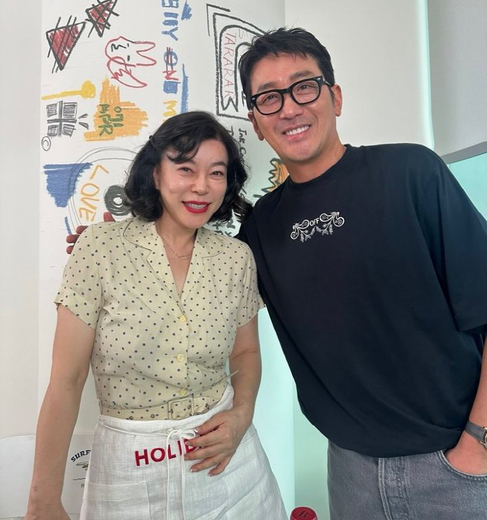 After Jungwoo Ha and Ko Hyun-jung, we met Choi Hwa-jeong..Radio connection through YouTube