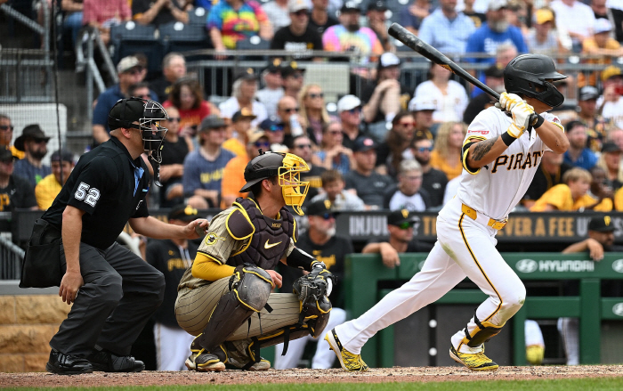 Bae Ji-hwan's timely hit in 12 days was good, but the painful bunt failure with no outs and no outs on the first base 'Why it's underrated'...PIT 6-7 SD