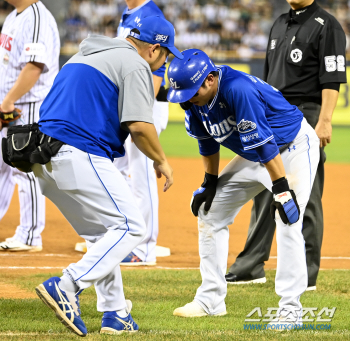  'Because of the frequent rain' No. 4 hitter Kim Young-woong replaced just before the game due to knee pain...Park Byung-ho's replacement for No. 4 