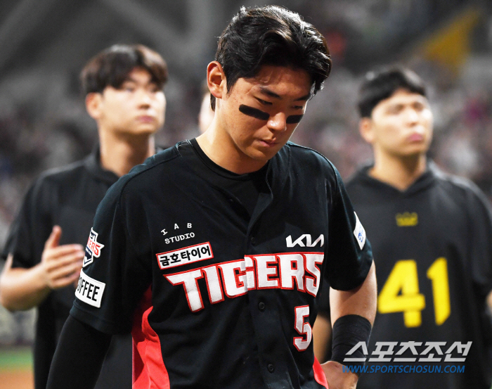 Dramatic final hit in the 12th overtime, a victory for heaven and gold...Why did director Lee Kang-chul mention checker Kim Do-young in the 7th inning? 