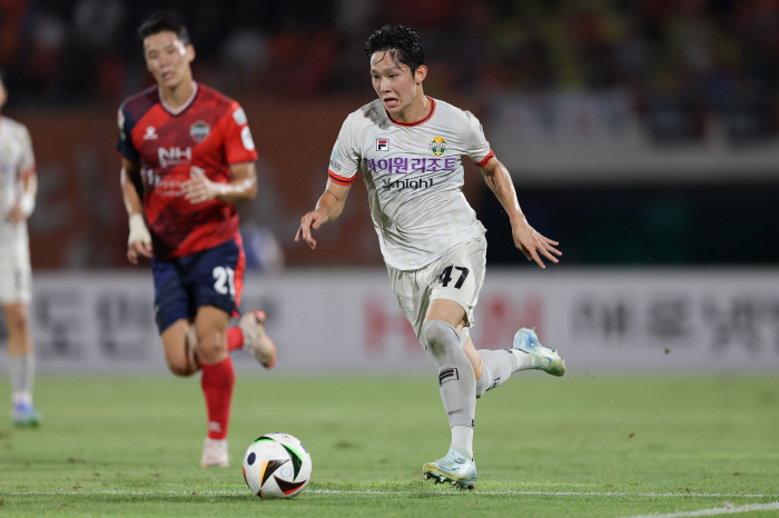 'Help' Yang Min-hyuk impresses in front of coach Hong Myung-bo'2 goal Lee Sang-heon → 1st place' Gangwon, 2-1 come-from-behind victory over Gimcheon