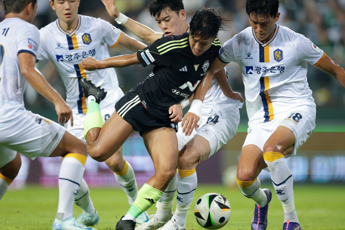 'Help' Yang Min-hyuk impresses in front of coach Hong Myung-bo'2 goal Lee Sang-heon → 1st place' Gangwon, 2-1 come-from-behind victory over Gimcheon