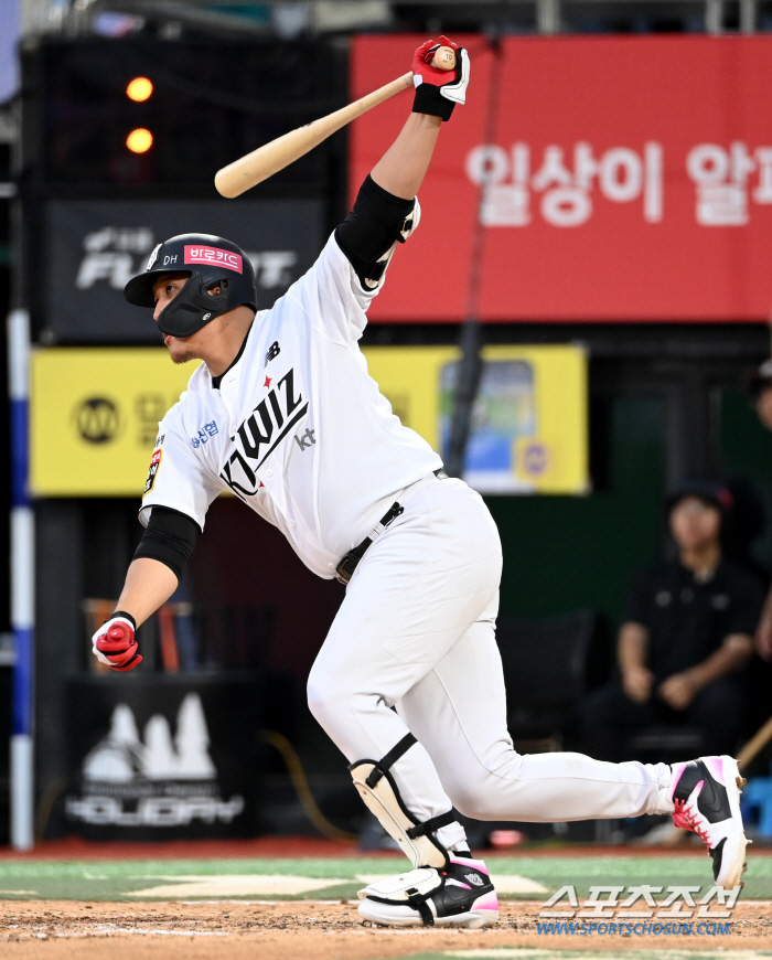 'Park Se-woong's 12-hit, 8-run disaster' Lotte failed to try 5 consecutive wins...KT's 3rd consecutive win 