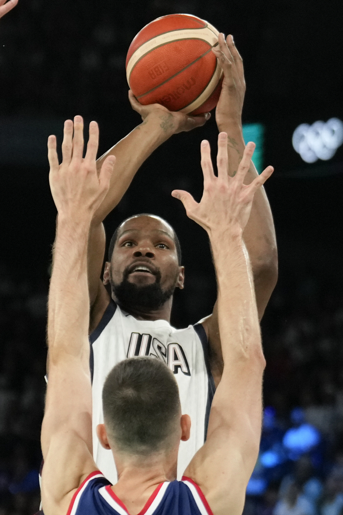 Phew, I thought I was going to lose.' The U.S. Dream Team won the semi-final against Serbia with Curry 36 points'...a final clash with France