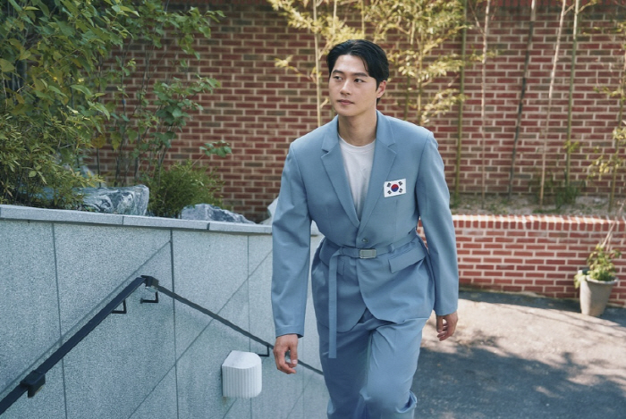 'Uquiz' Oh Sang-wook even showed off his 192cm men's visual speech in a suit, which is a national prestige-enhancing class