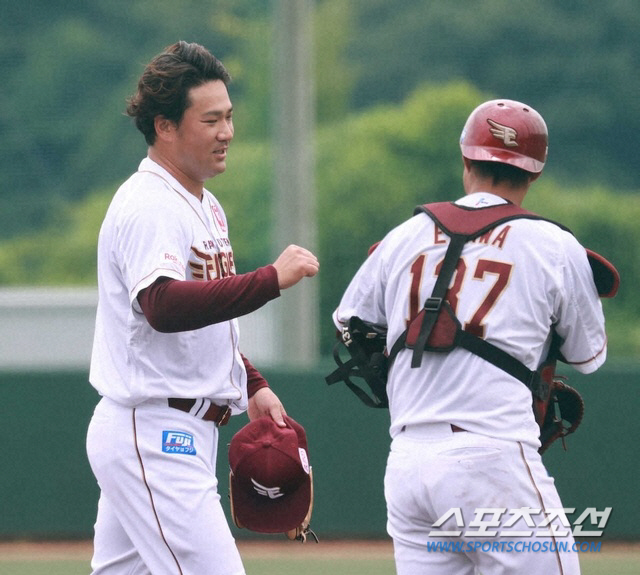 Can he return to the real game after rehabilitating Tanaka with 197 wins and two runs in one inning against the university team and fill the remaining three wins 