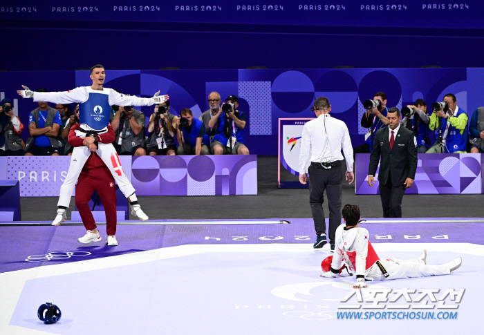 ''I didn't have enough effort, I won't cry again.'' Storm sobbing after a disappointing bronze medal failure, Taekwondo Seo Kun-woo grows like that 