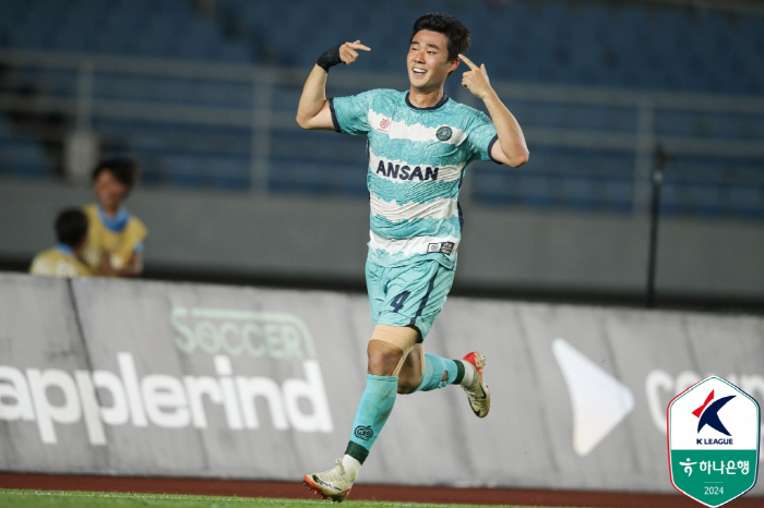 'New coach Lee Kwan-woo laughs'Ansan Greeners'Kazu Exit'Ansan Greeners win 2-1 against Bucheon