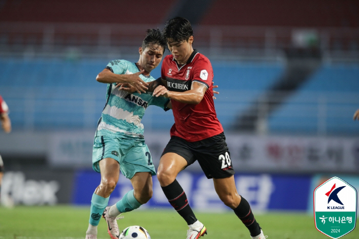 'New coach Lee Kwan-woo laughs'Ansan Greeners'Kazu Exit'Ansan Greeners win 2-1 against Bucheon